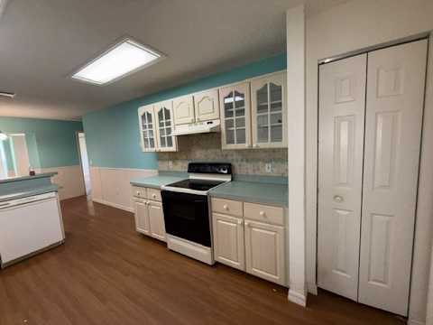 5304 SE 15th Ct — Kitchen 3
