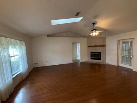5304 SE 15th Ct — Living room 2