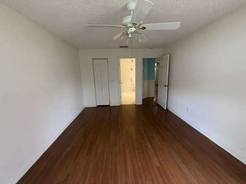 5304 SE 15th Ct — Primary bedroom
