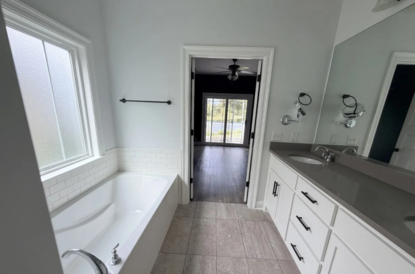 6107 Edith Stephens Dr — Primary bathroom
