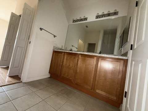 1643 Linz Ct — Bathroom