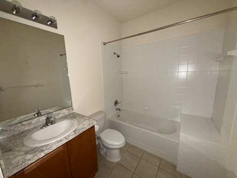 1643 Linz Ct — Primary bathroom