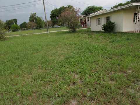 11639 Huggins St photo 17
