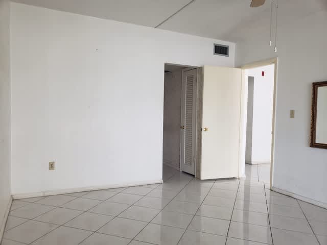 18555 NE 14 Ave Apt 502 photo 12