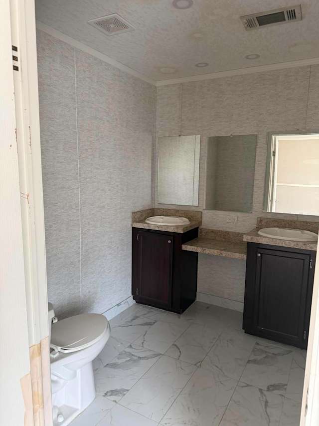 445 S Quebrada St — Bathroom 2