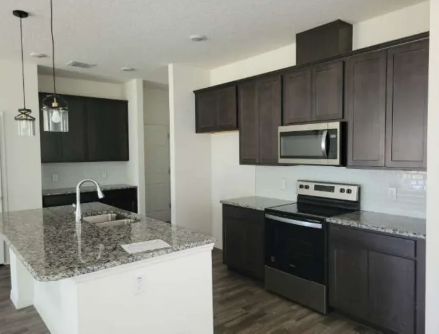 780 Consumer Street Southeast — Kitchen