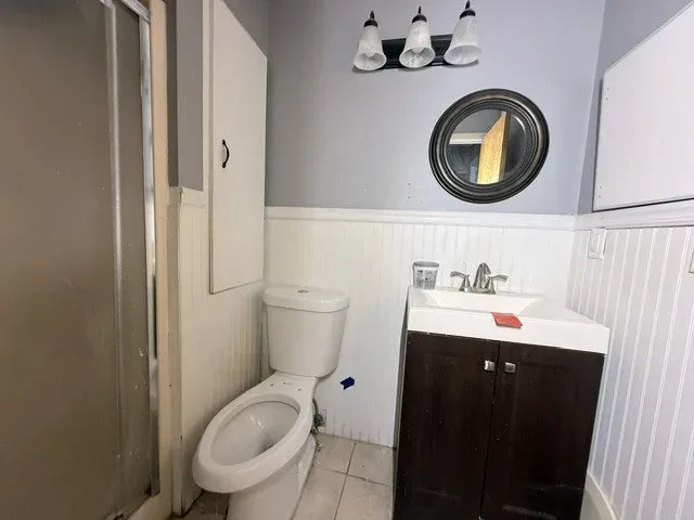 848 Wildabon Ave — Bathroom