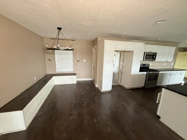 848 Wildabon Ave — Living room 3