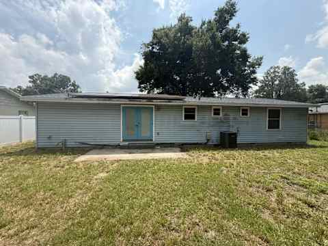 1050 Beach Ln photo 2