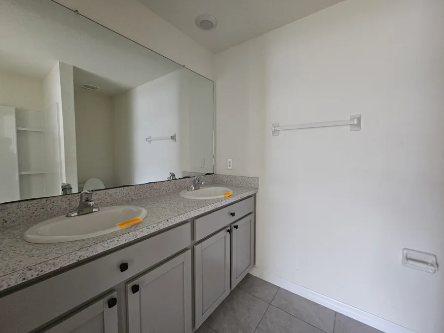 2812 Rock Sound St — Bathroom 2