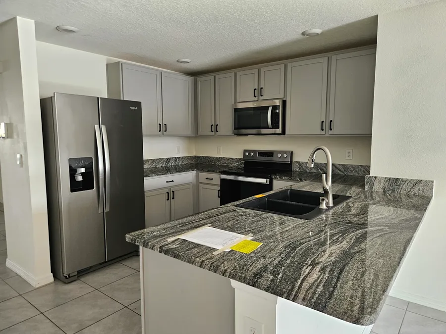2812 Rock Sound St — Kitchen 2