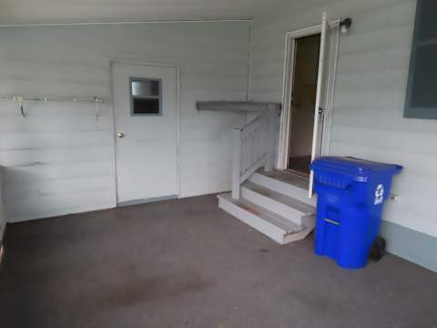 1709 Fox Hill Dr photo 2